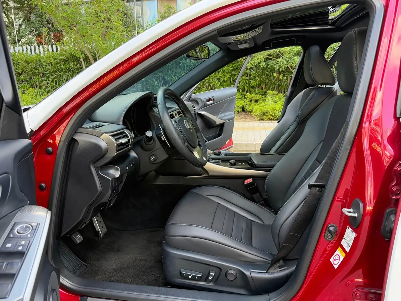 Lexus IS 2014 — Photo 10/18