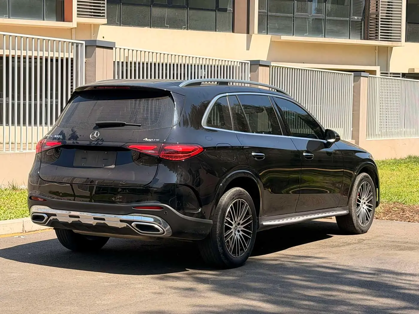 Mercedes-Benz GLC 2023 — Photo 4/9