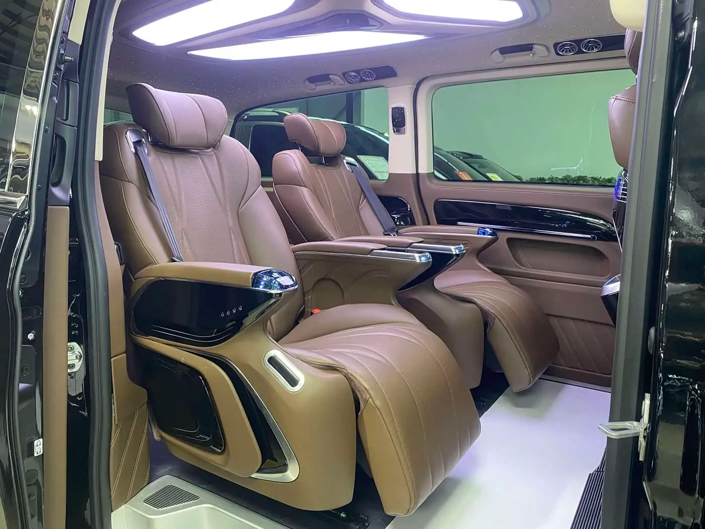Mercedes-Benz Vito 2025 — Photo 12/15