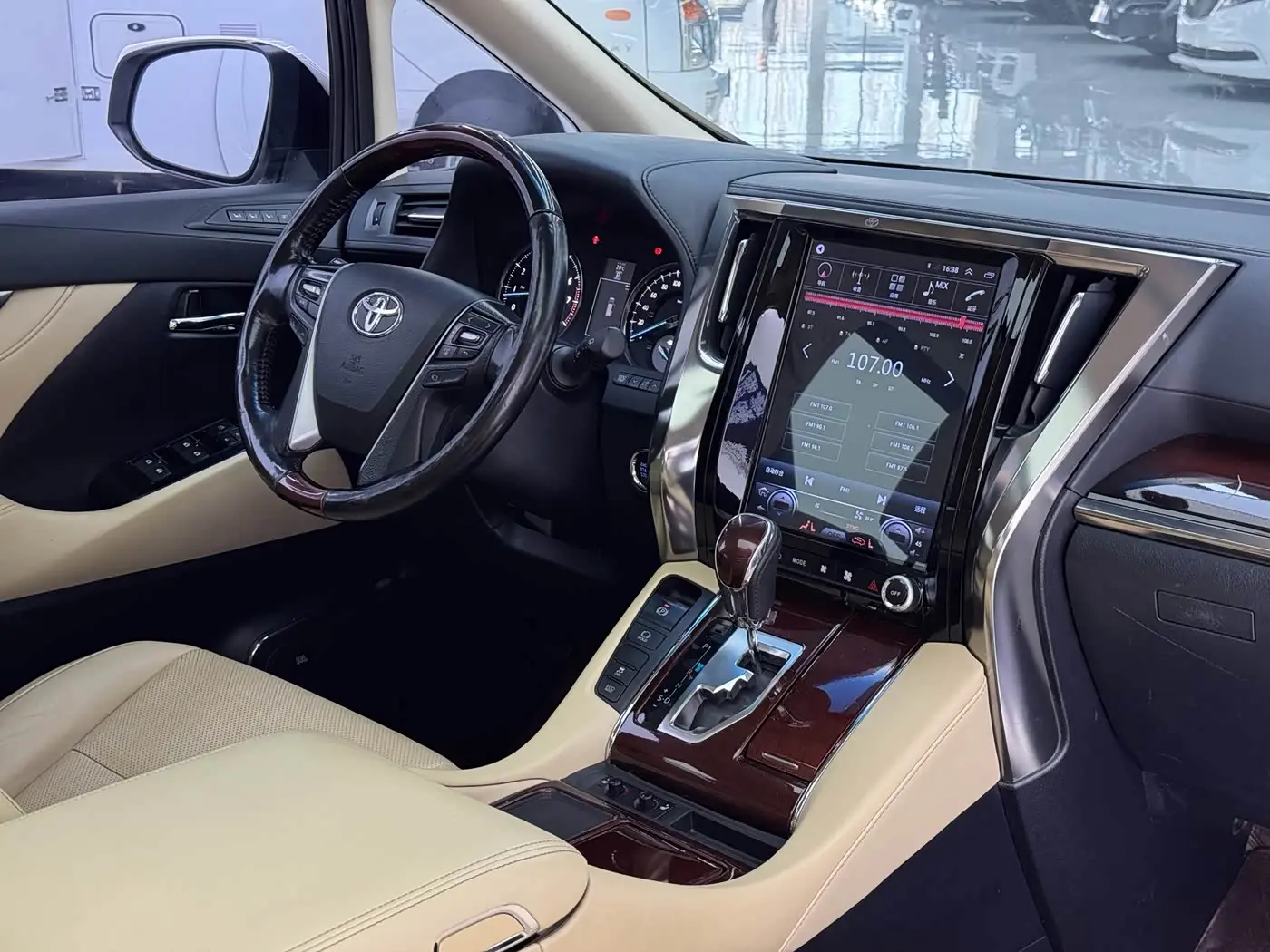 Toyota Alphard 2016 — Фото 11/16