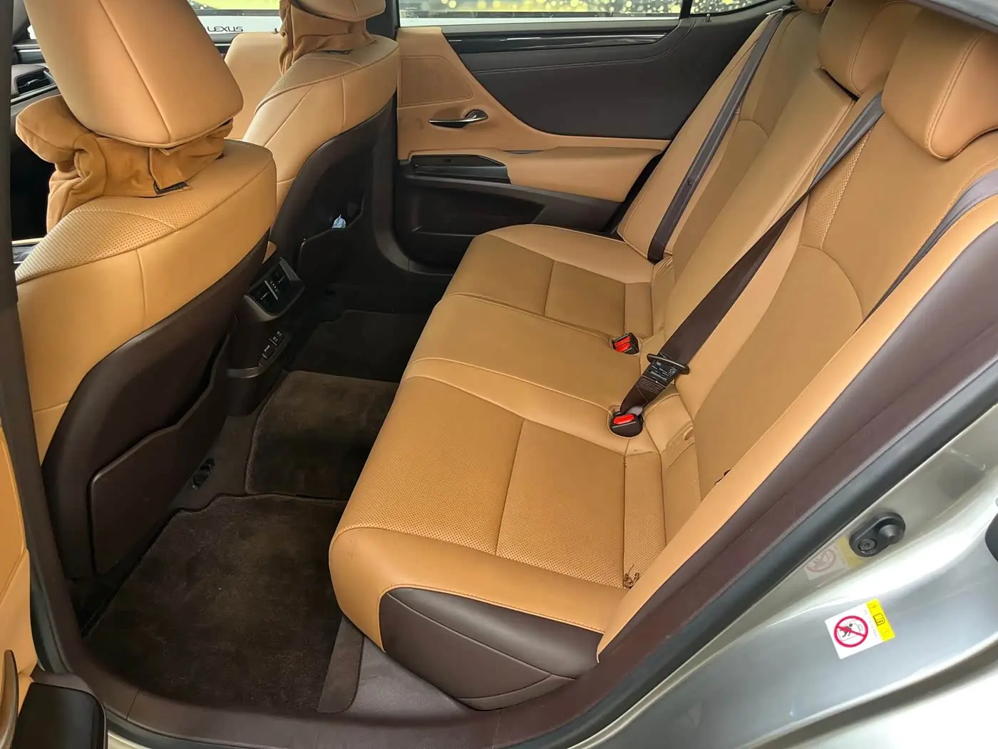 Lexus ES 2019 — Photo 10/17