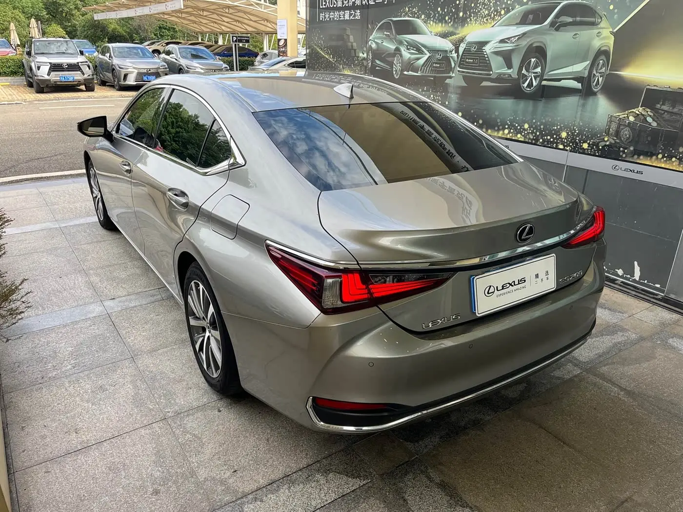 Lexus ES 2019 — Photo 5/17