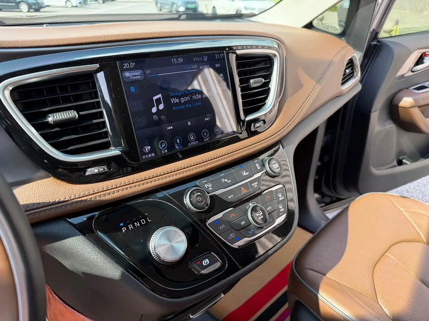 Chrysler Grand Voyager 2019 — Photo 9/17
