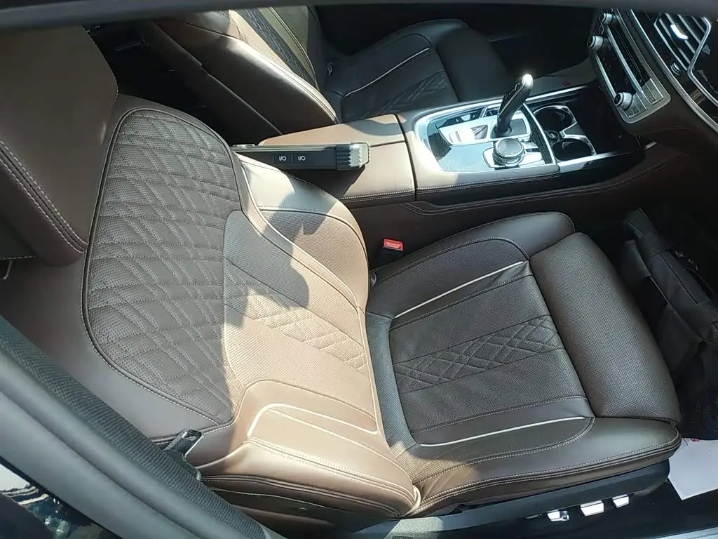 BMW 7 Series 2018 — Photo 20/20