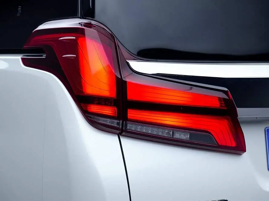 Toyota Alphard 2020 — Фото 7/20