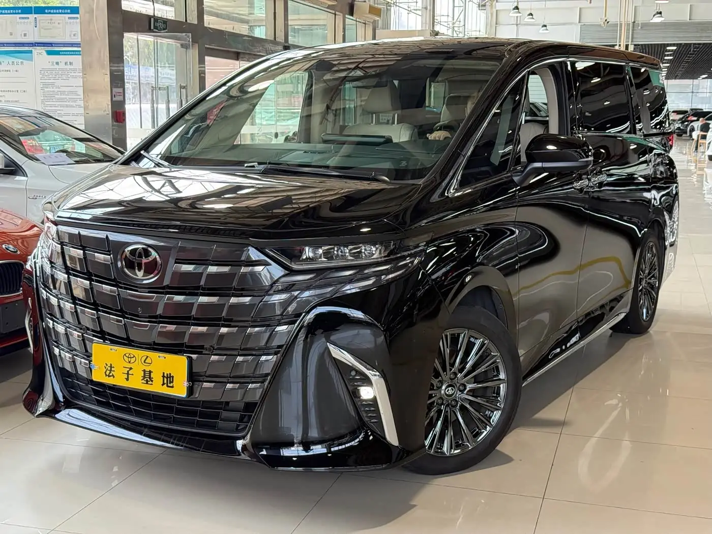 Toyota Alphard, 2023
