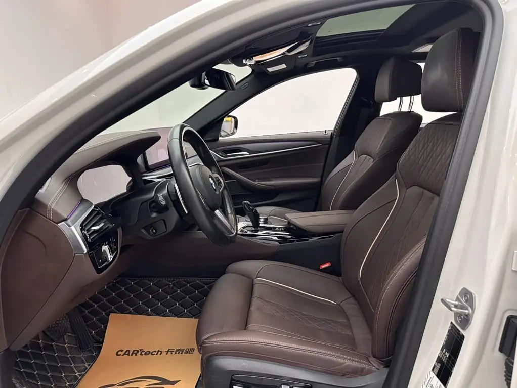 BMW 5 Series 2020 — Photo 8/16