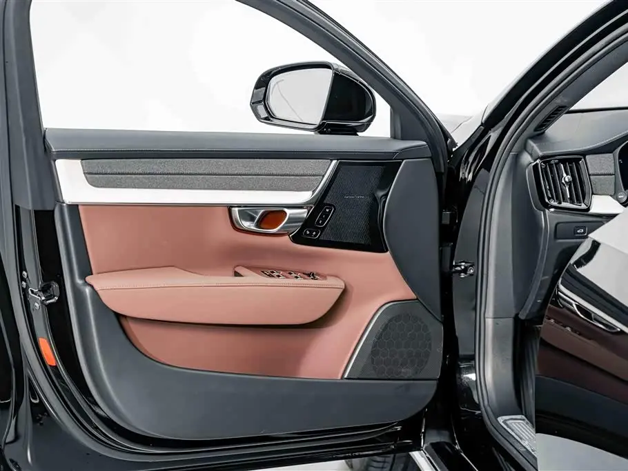 Volvo S90 2025 — Photo 17/20