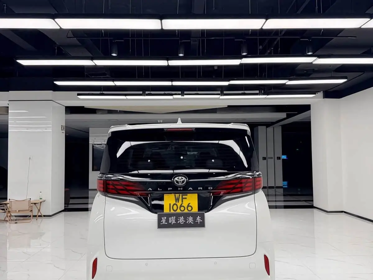 Toyota Alphard 2025 — Photo 8/9