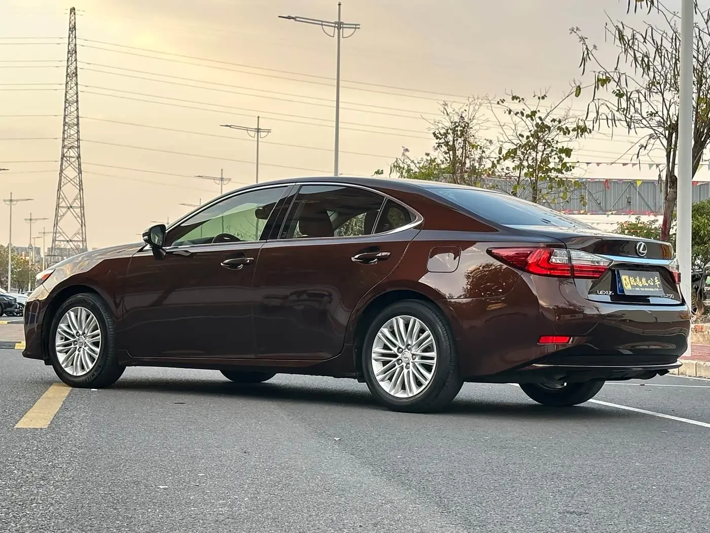 Lexus ES 2017 — Photo 7/16