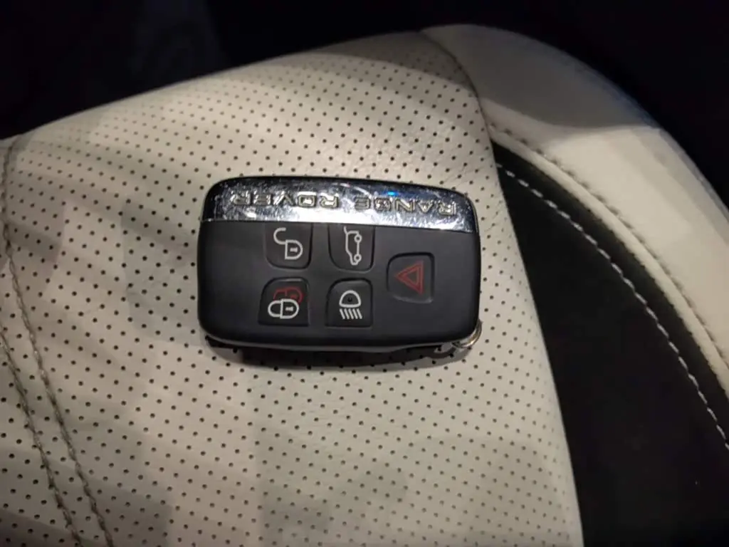 Land Rover Range Rover Velar 2017 — Şəkil 13/20