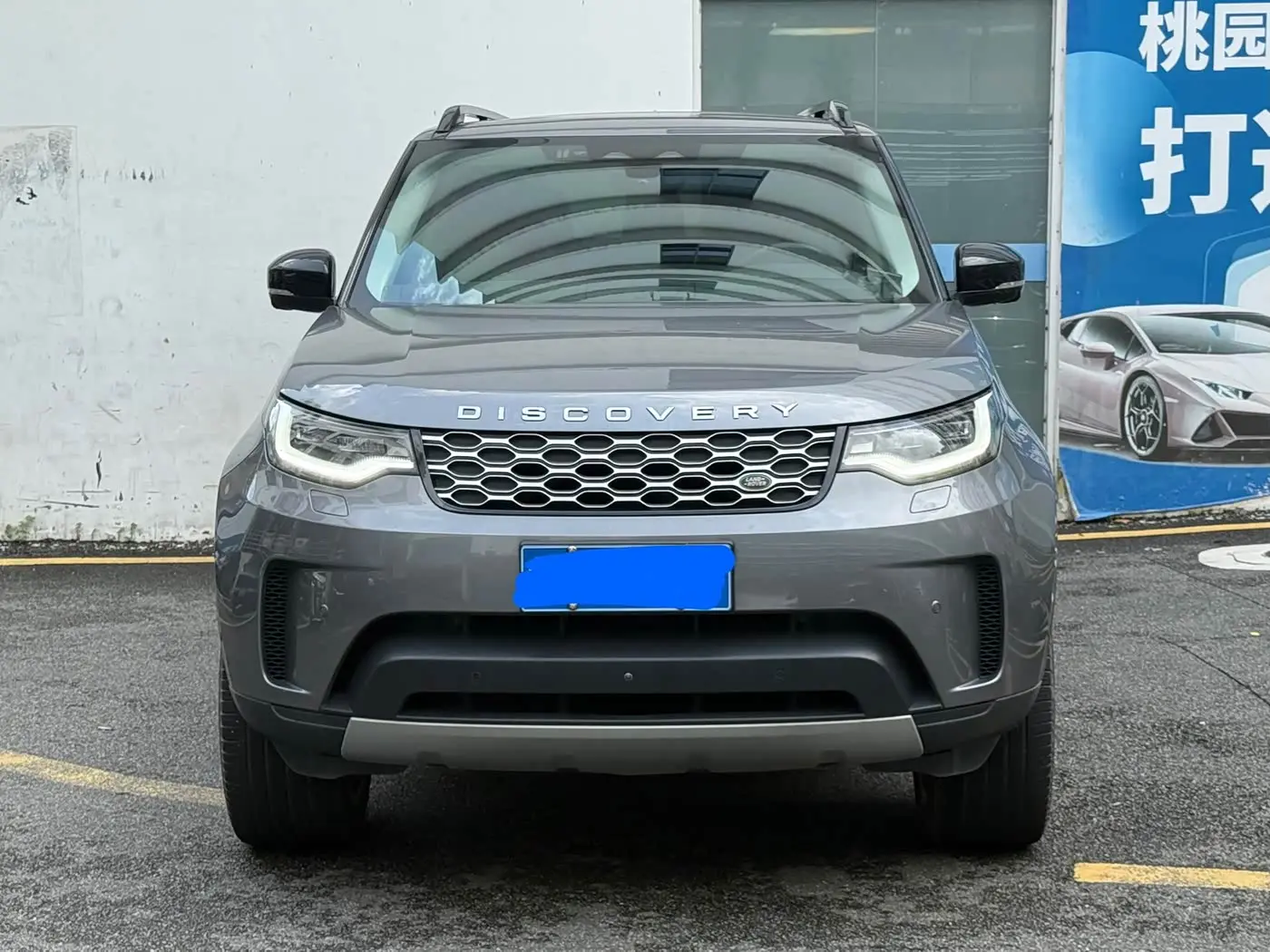 Land Rover Discovery 2023 — Фото 2/18