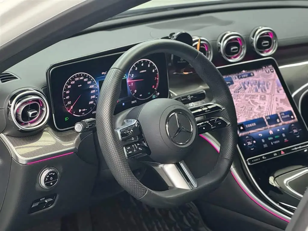 Mercedes-Benz C-Class 2024 — Photo 7/13