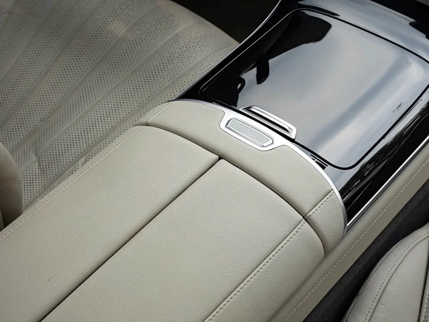 Mercedes-Benz S-Class 2023 — Photo 14/20
