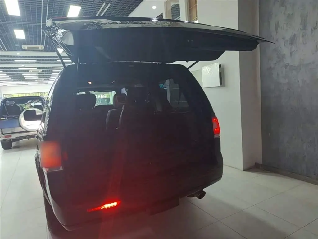 Lincoln Navigator 2016 — Photo 19/20