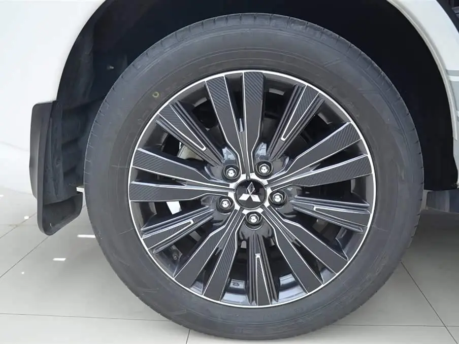 Mitsubishi Outlander 2022 — Şəkil 15/16