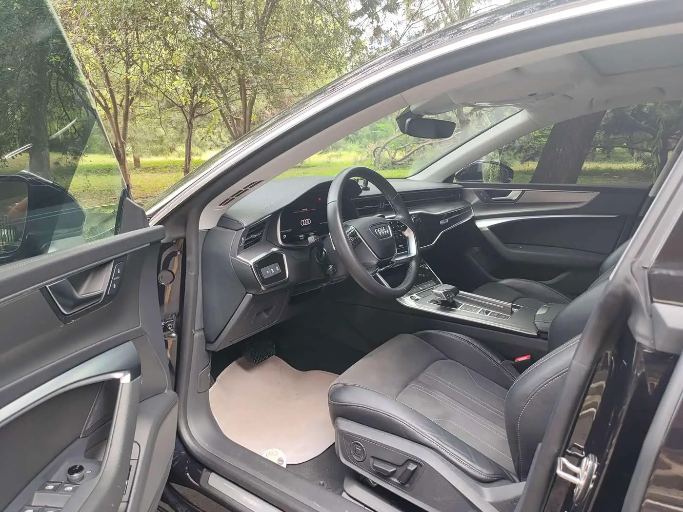 Audi A7L 2024 — Photo 8/15