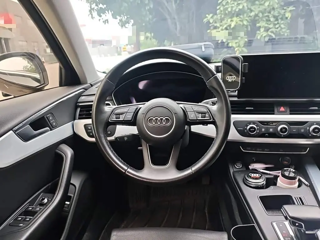 Audi A4L 2023 — Фото 3/20
