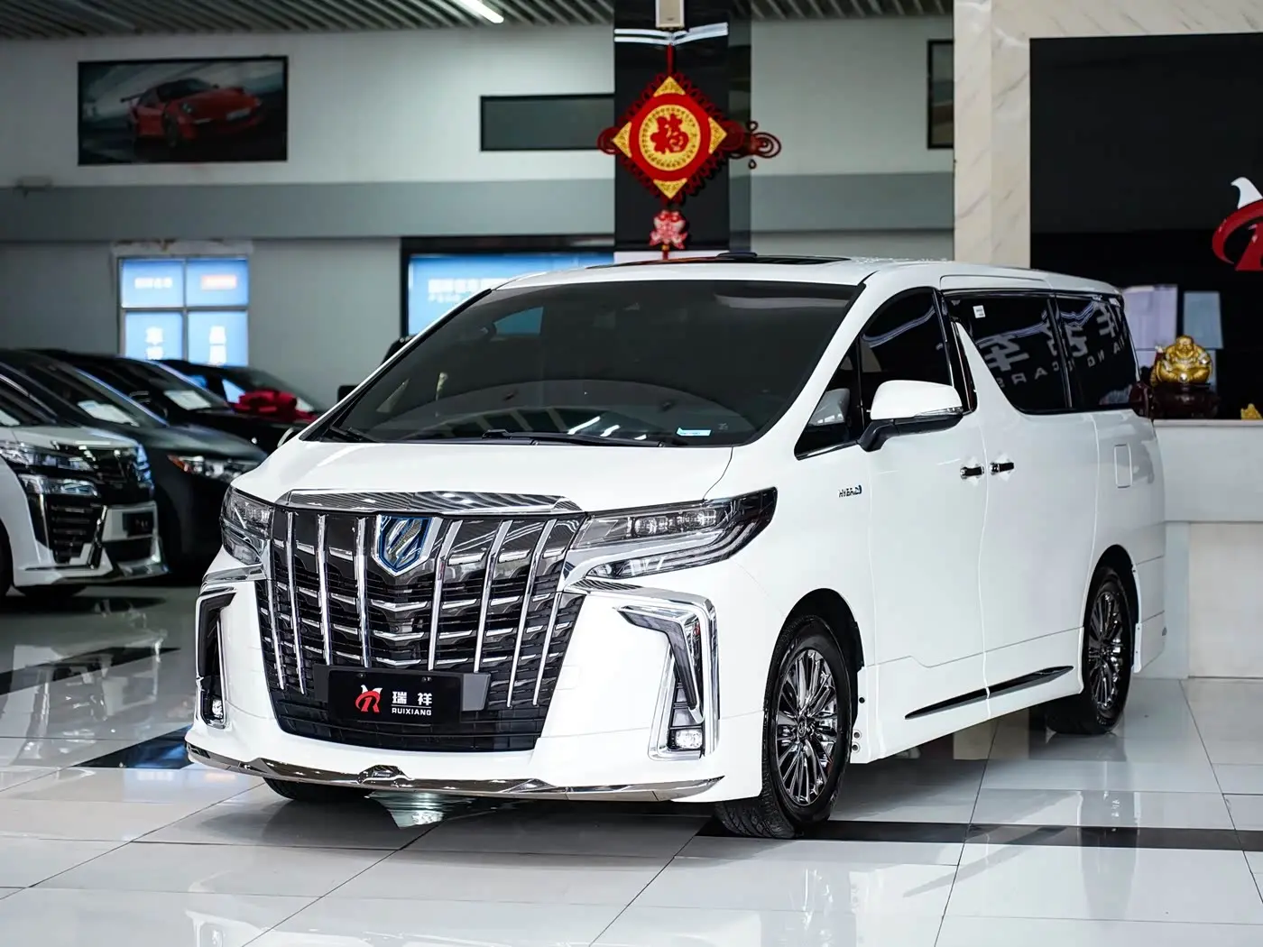 Toyota Alphard 2021 — Photo 1/19