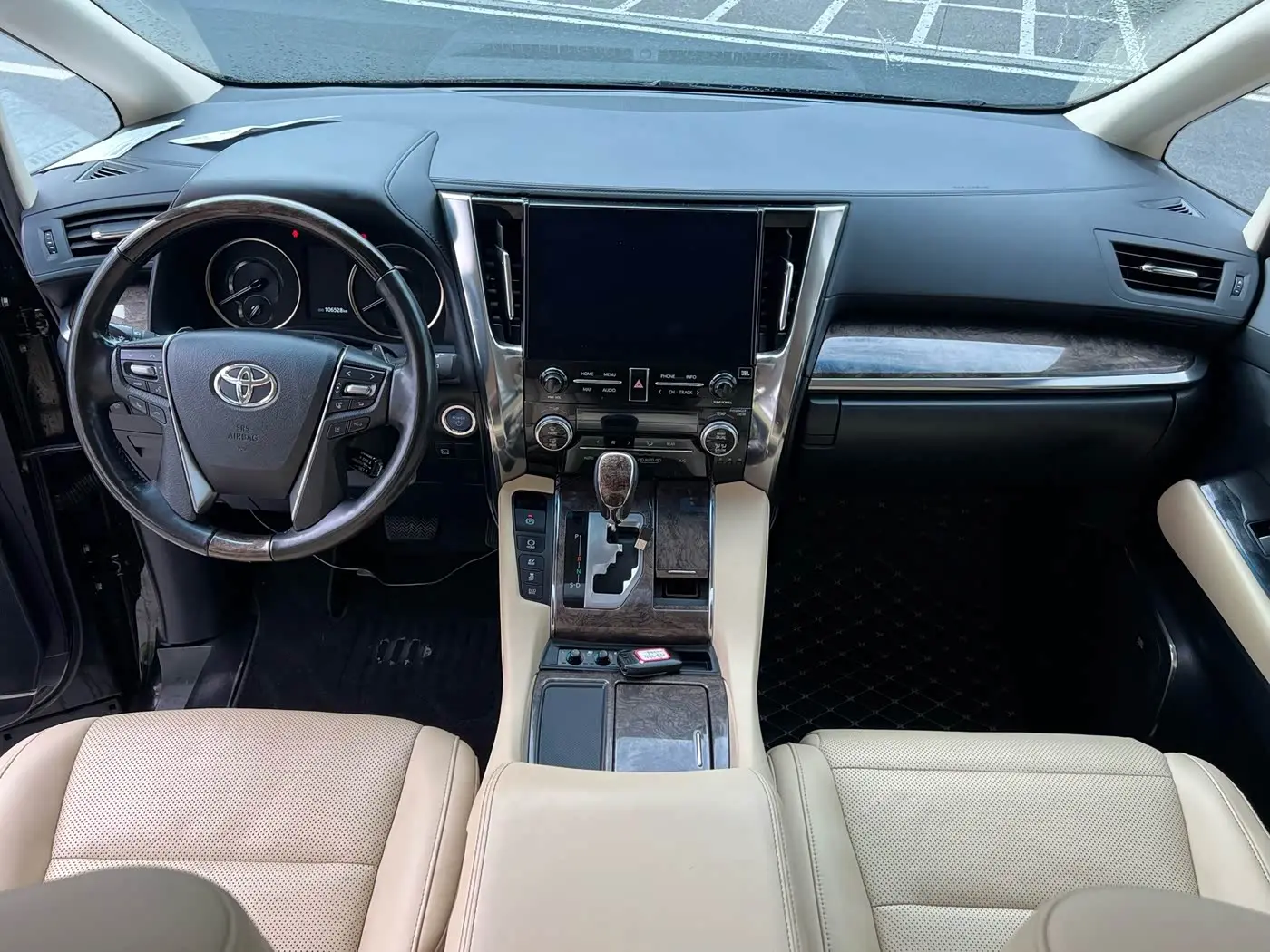 Toyota Alphard 2023 — Photo 10/12