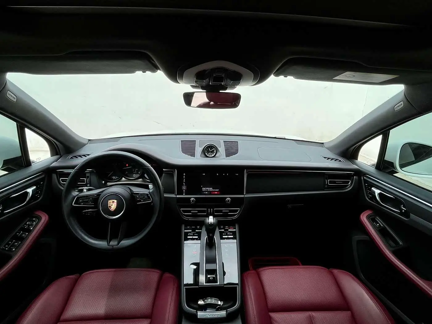 Porsche Macan 2022 — Şəkil 17/18