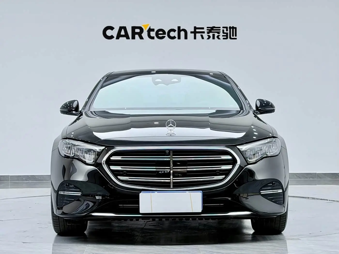 Mercedes-Benz E-Class 2025 — Photo 2/20