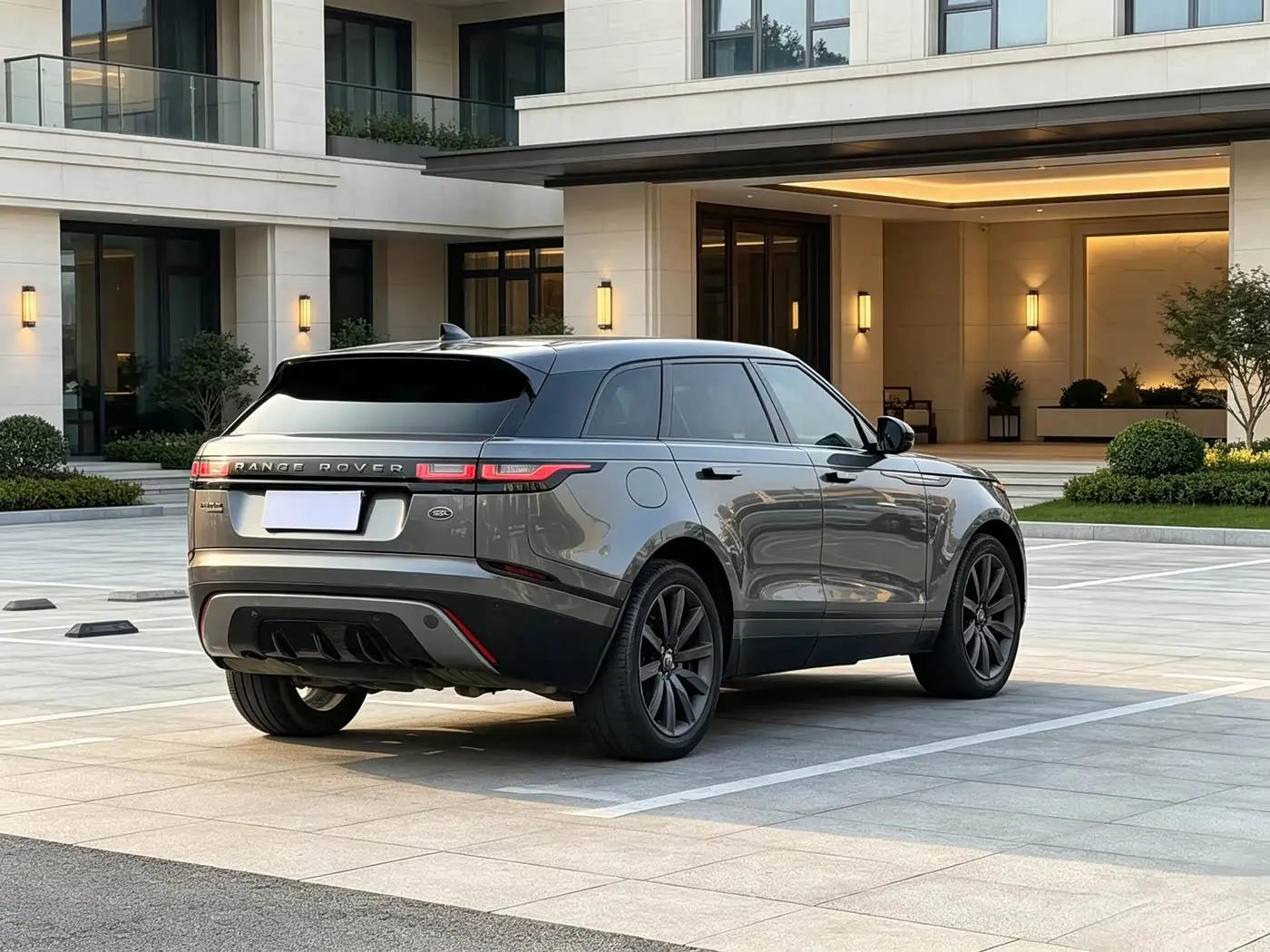 Land Rover Range Rover Velar 2017 — Photo 7/9