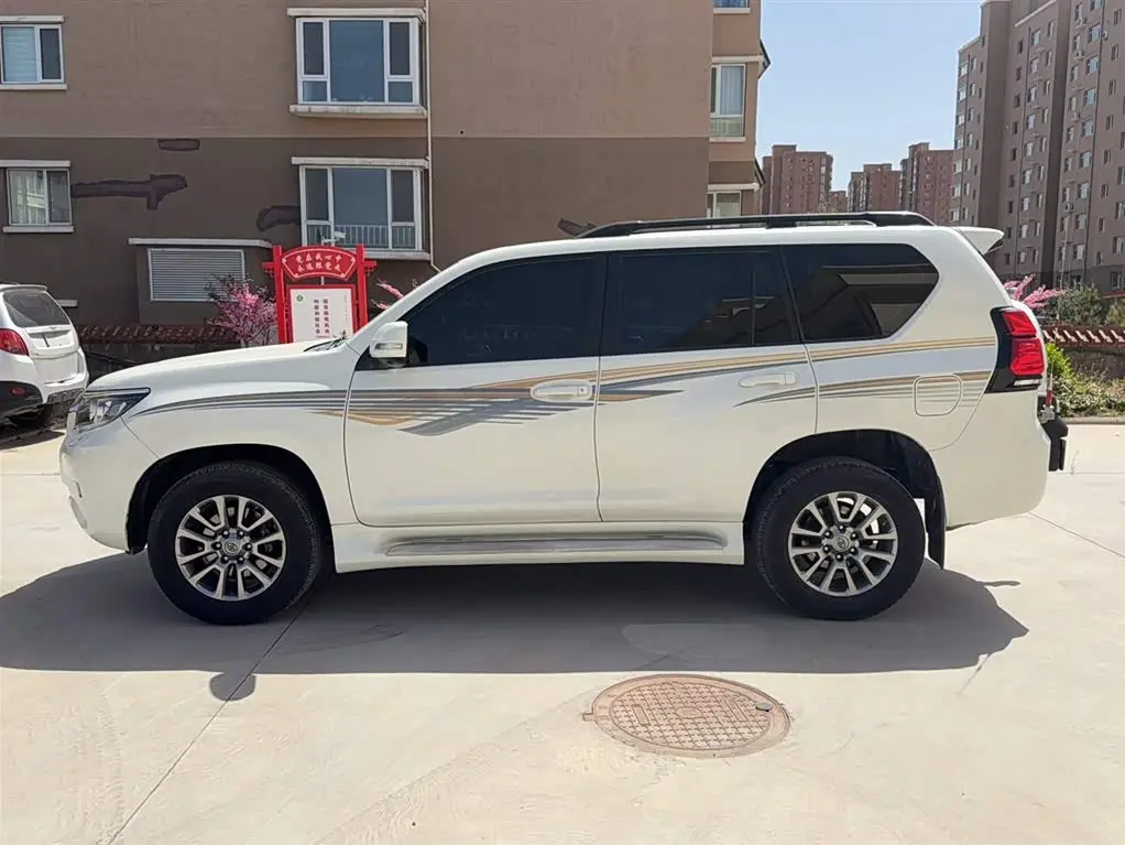 Toyota Prado 2018 — Photo 9/13