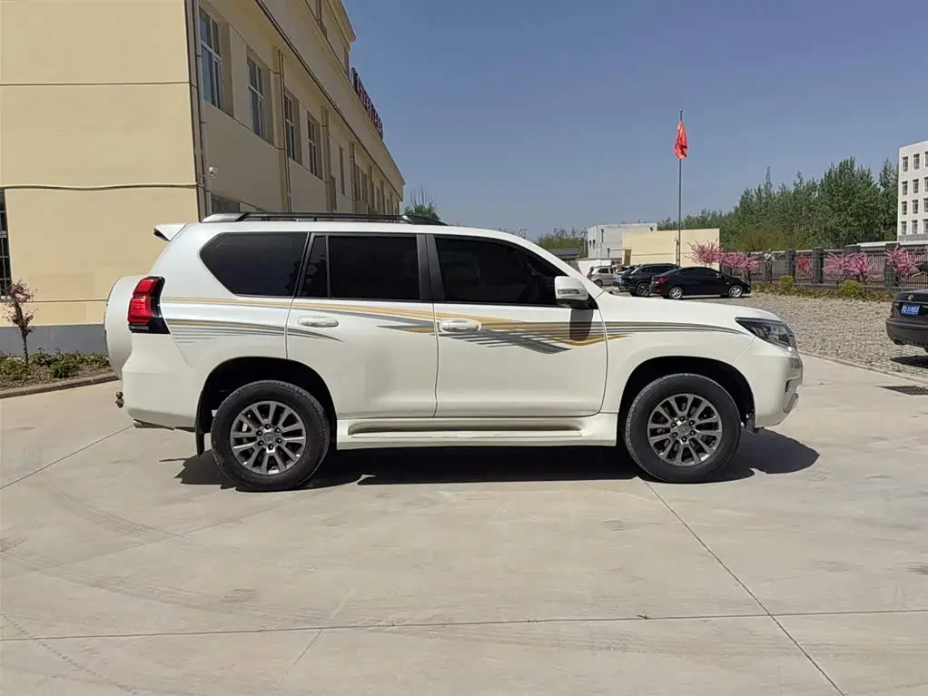 Toyota Prado 2018 — Photo 5/13