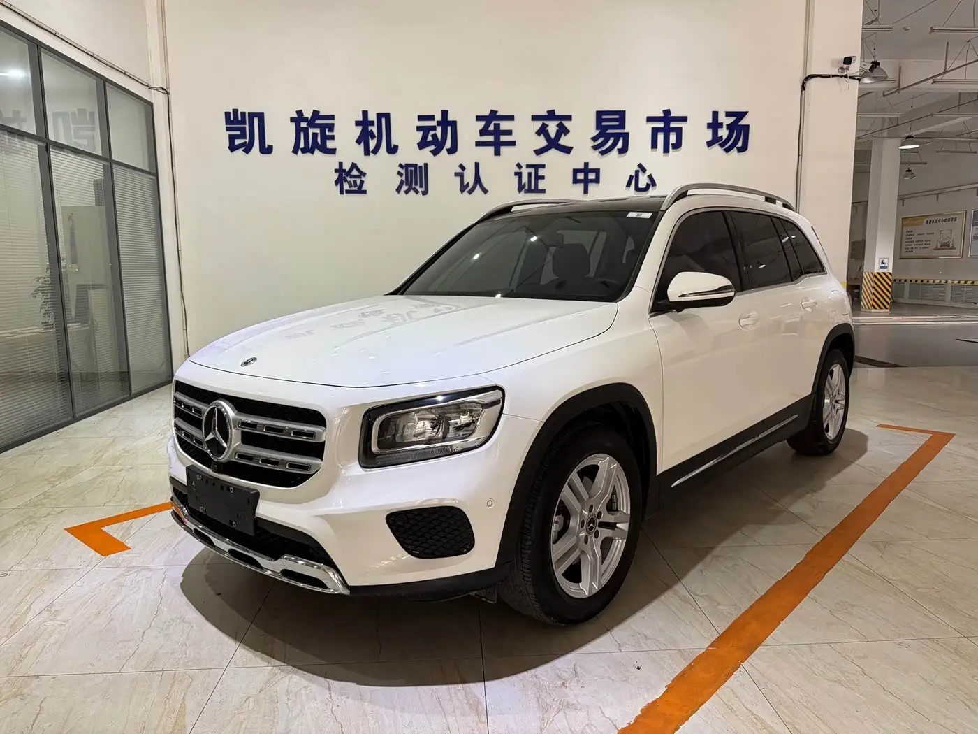 Mercedes-Benz GLB 2022 — Фото 1/20