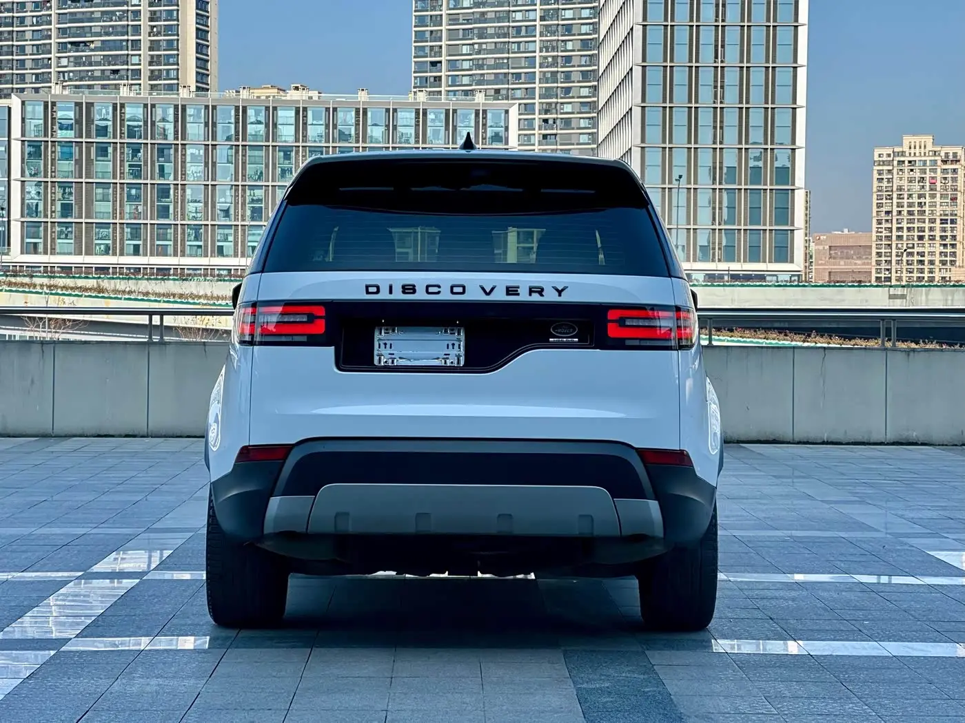 Land Rover Discovery 2020 — Photo 13/16