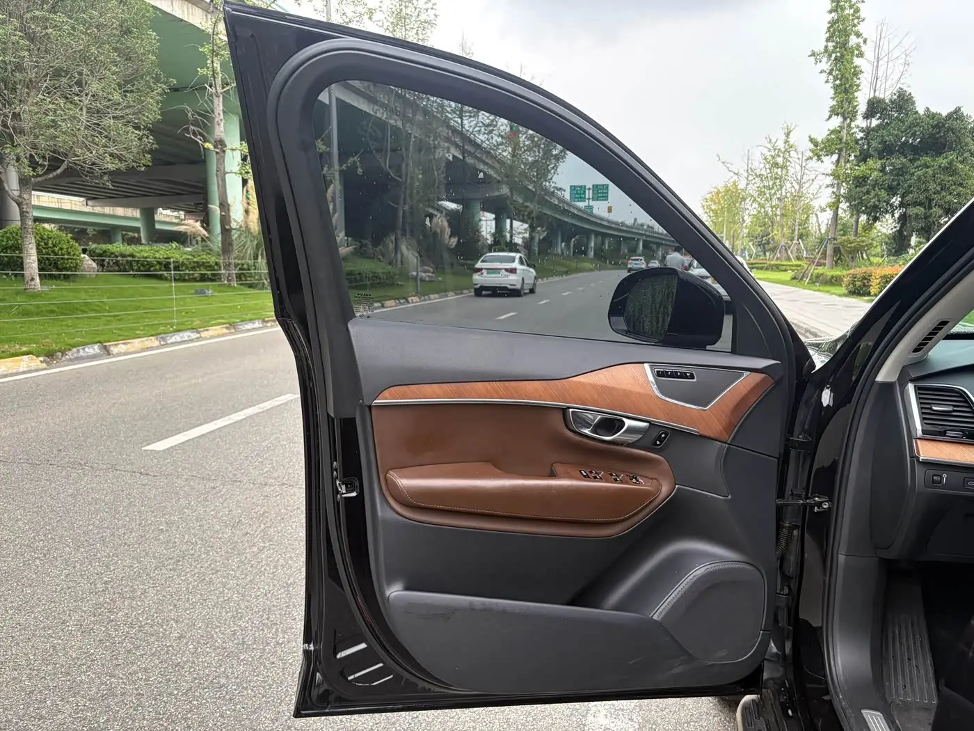 Volvo XC90 2018 — Photo 4/15