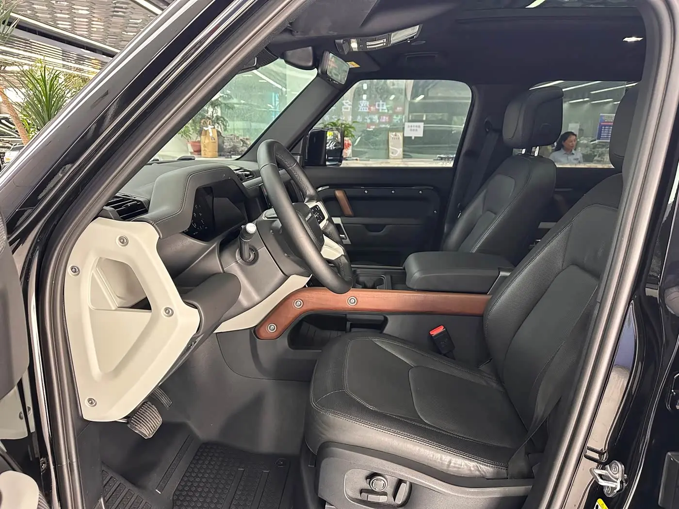 Land Rover Defender 2024 — Photo 4/20
