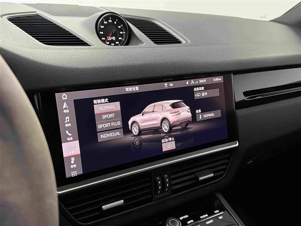 Porsche Cayenne 2021 — Photo 17/20
