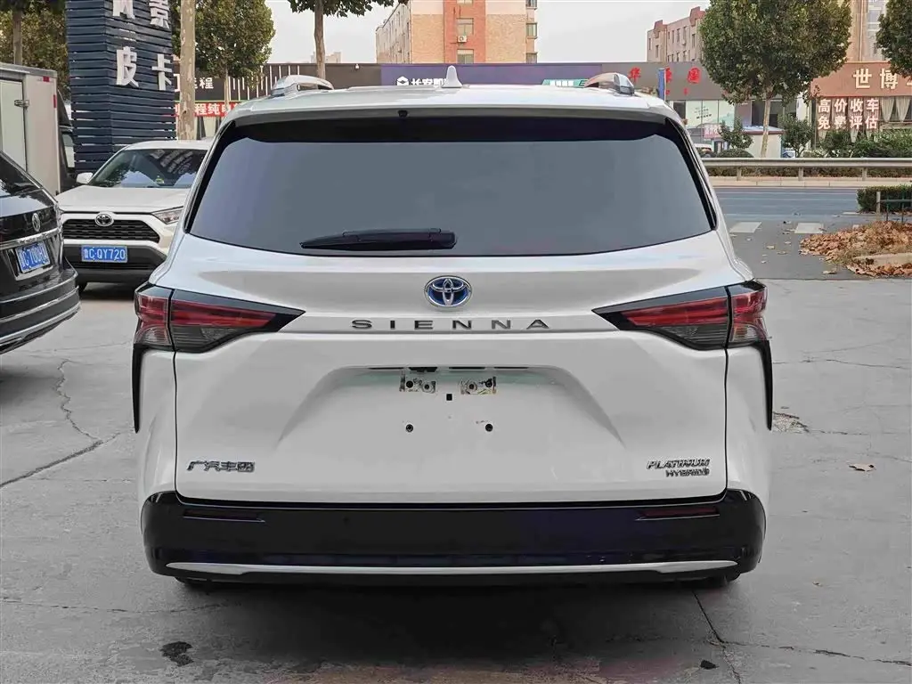 Toyota Sienna 2022 — Фото 5/20