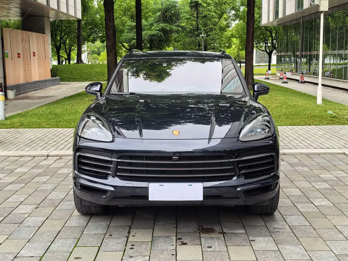 Porsche Cayenne 2023 — Photo 3/20