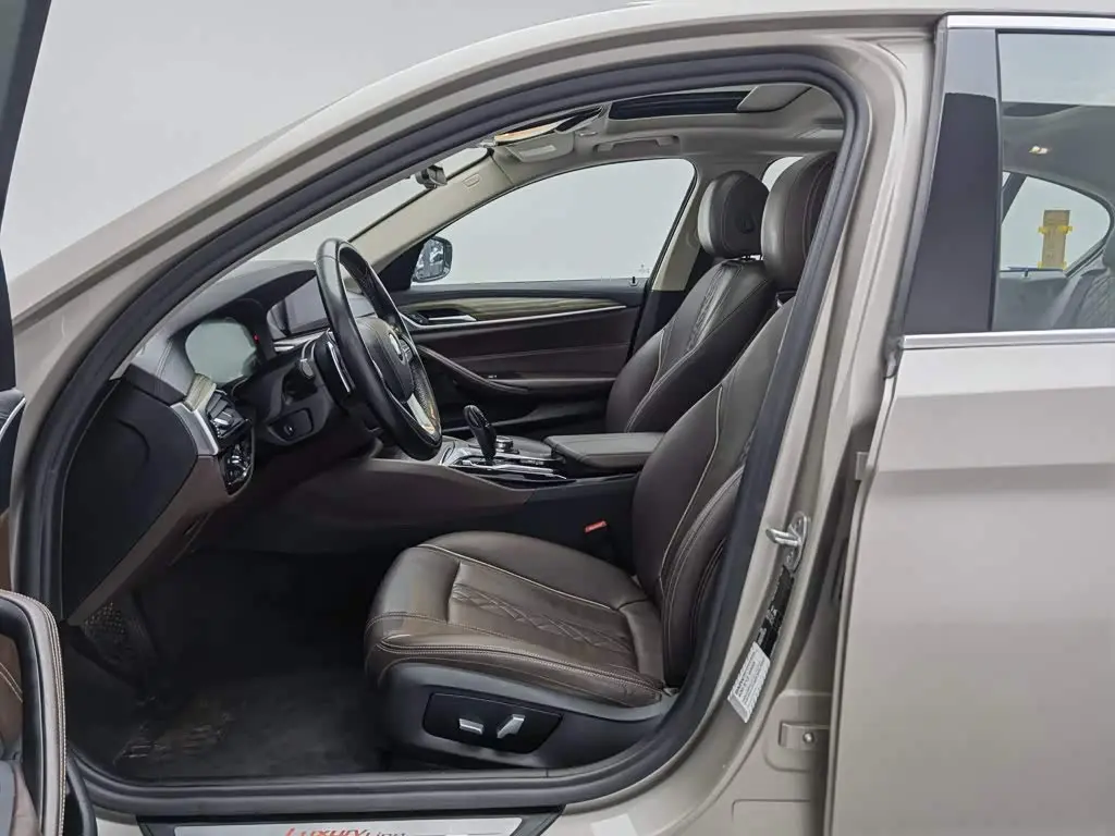 BMW 5 Series 2019 — Фото 10/20