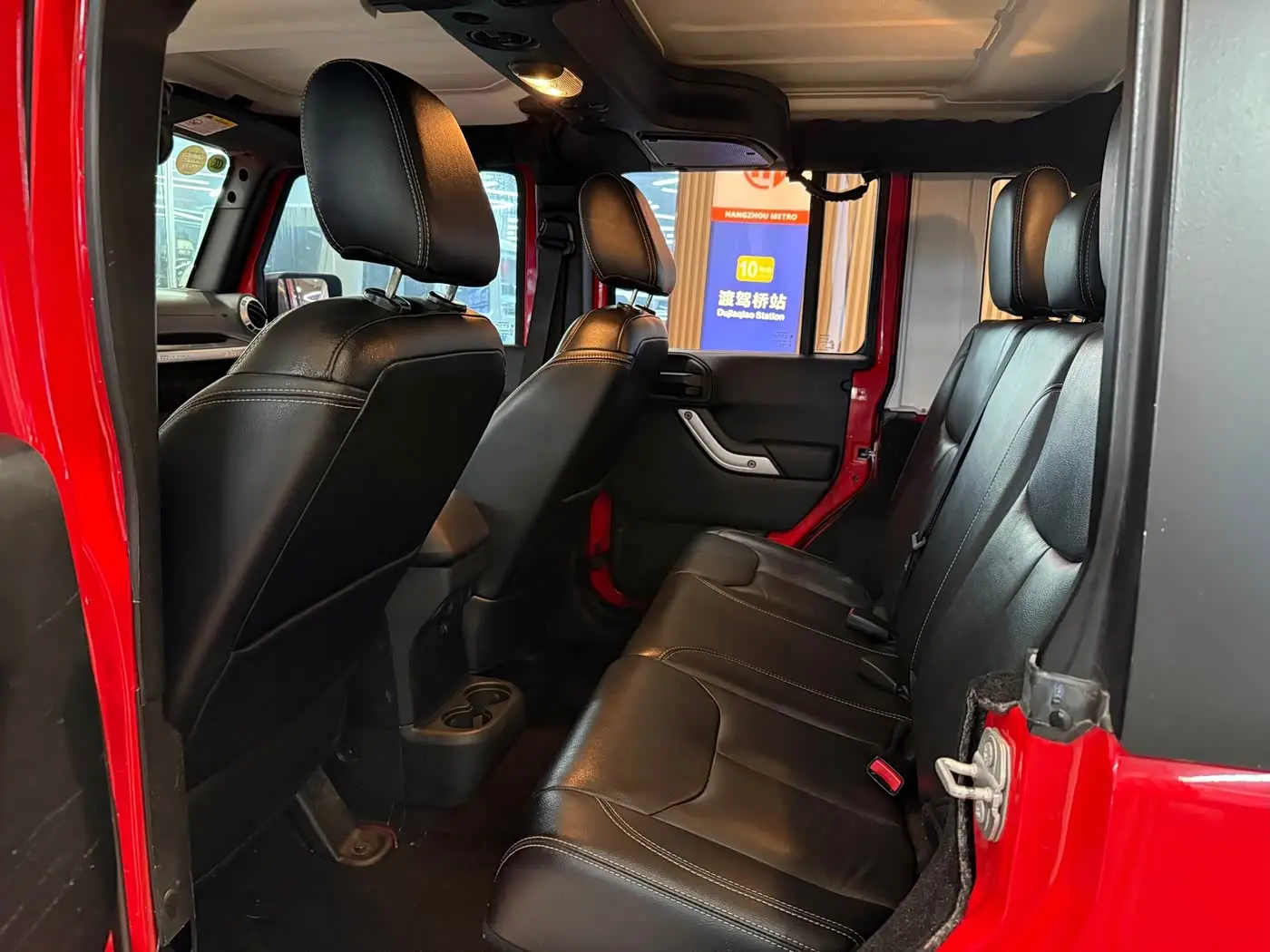 Jeep Wrangler 2018 — Photo 12/13