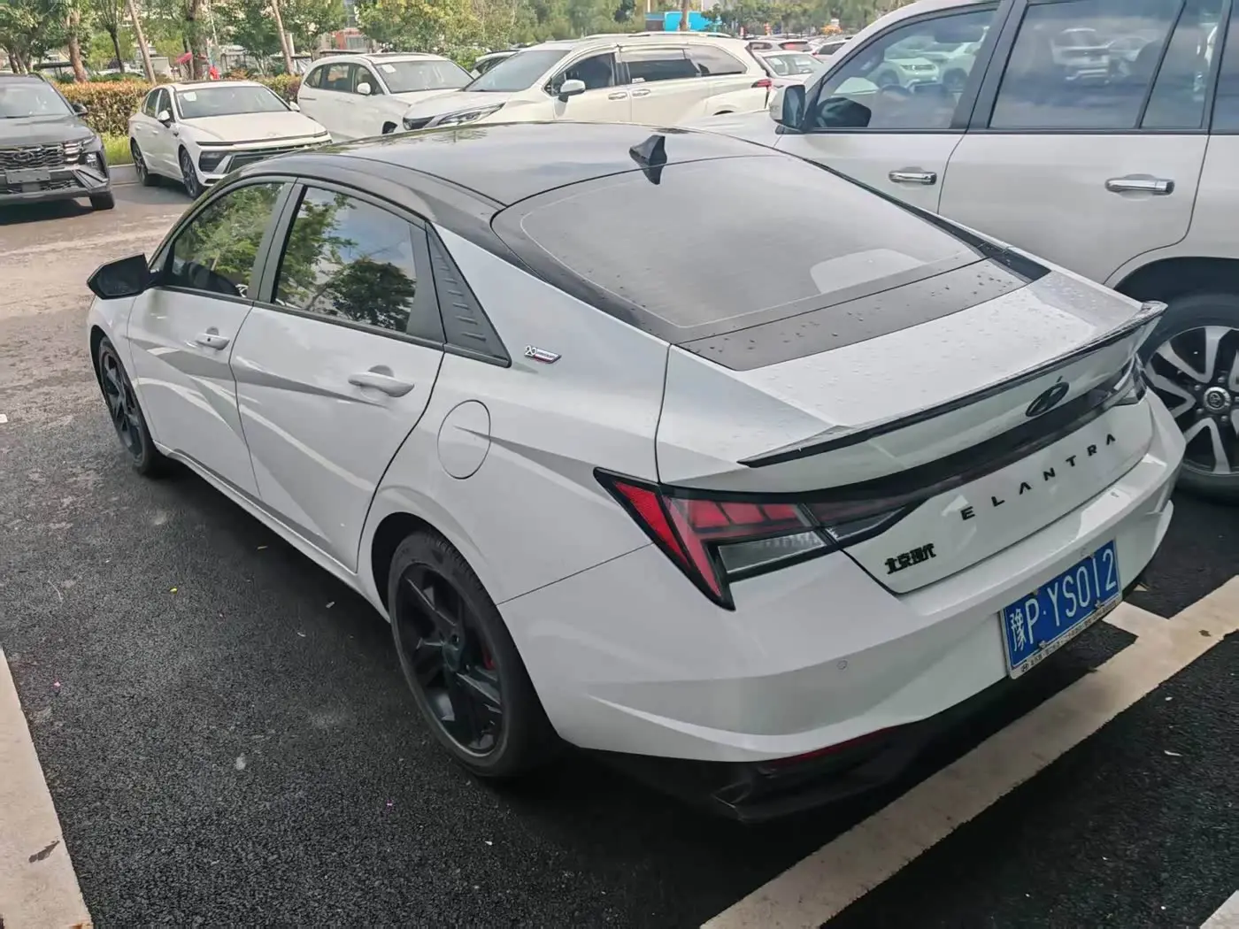 Hyundai Elantra 2023 — Фото 5/10