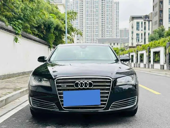Audi A8 2013 — Photo 1/10