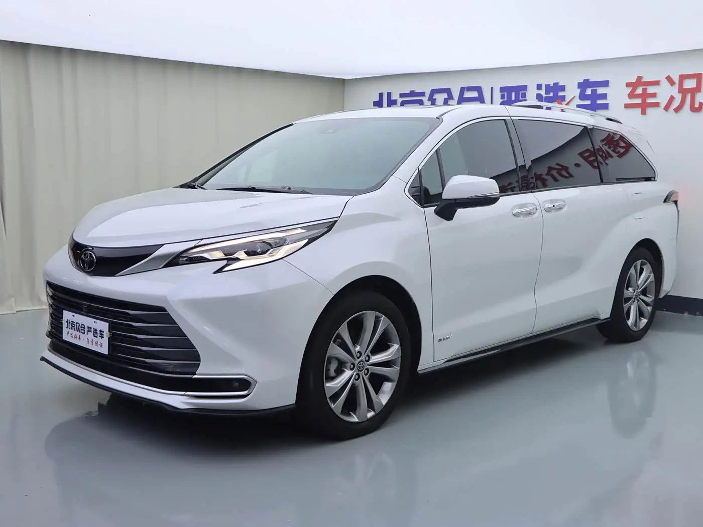 Toyota Sienna 2025 — Photo 1/20