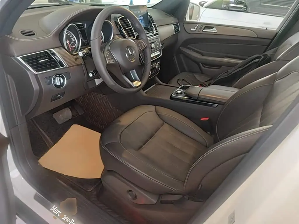 Mercedes-Benz GLE 2019 — Photo 15/20