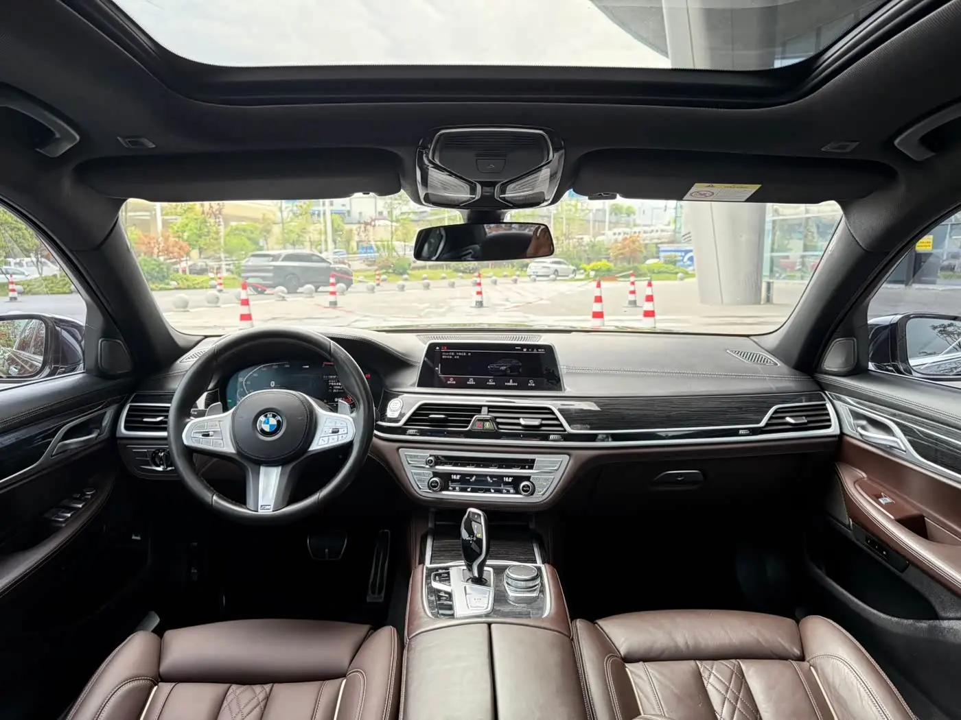 BMW 7 Series 2020 — Photo 12/20