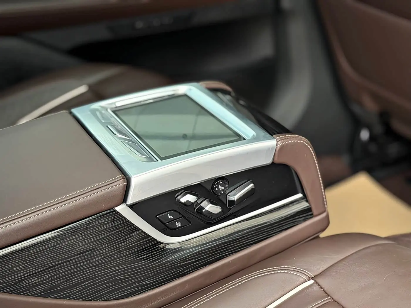 BMW 7 Series 2019 — Şəkil 13/20