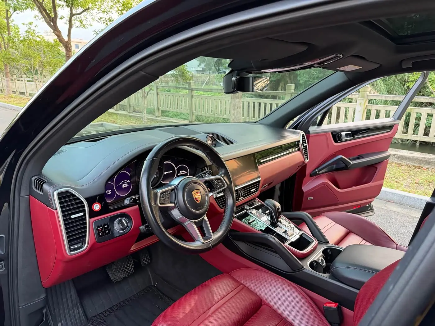 Porsche Cayenne 2021 — Photo 7/17