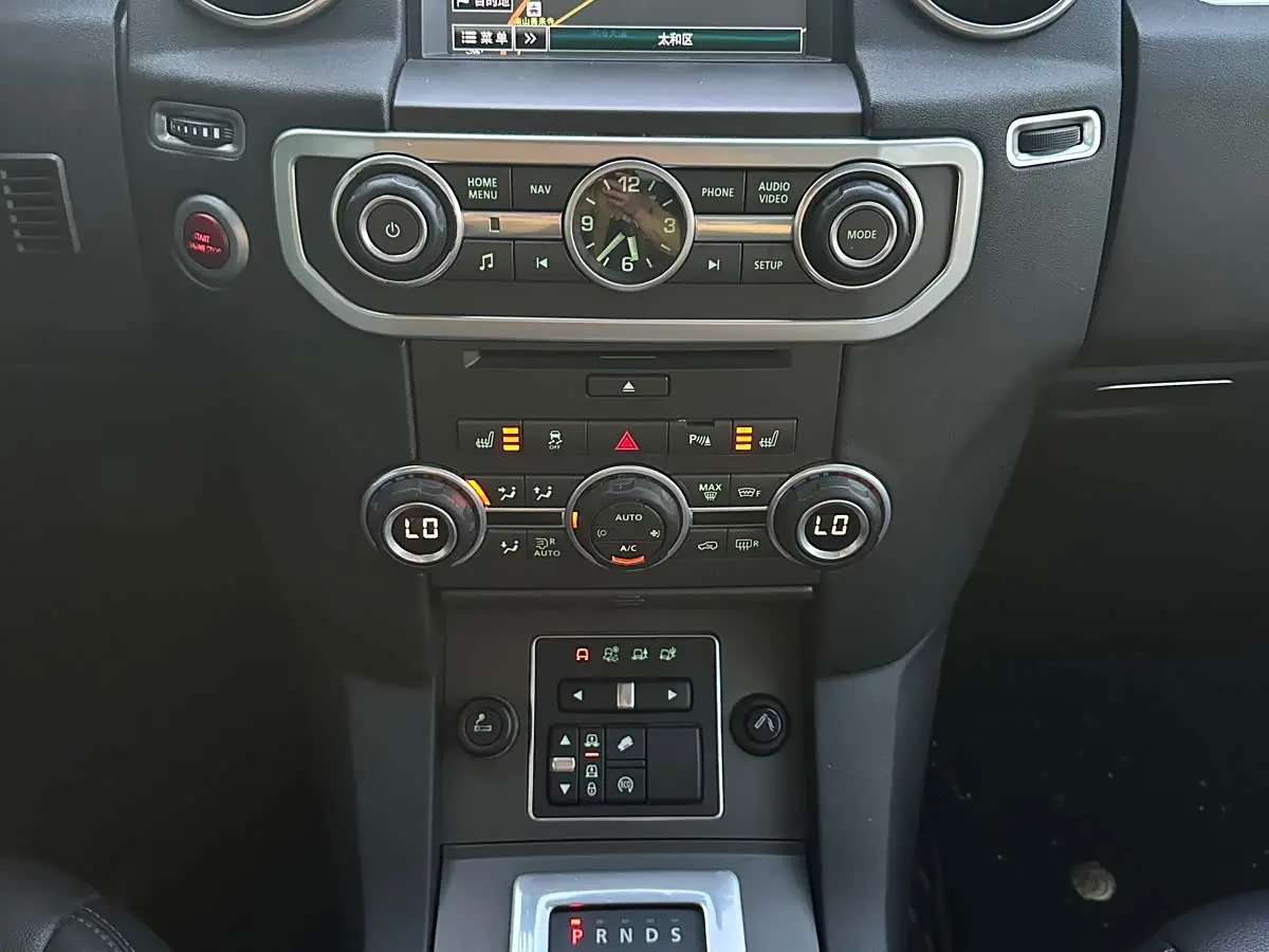 Land Rover Discovery 2015 — Şəkil 8/16