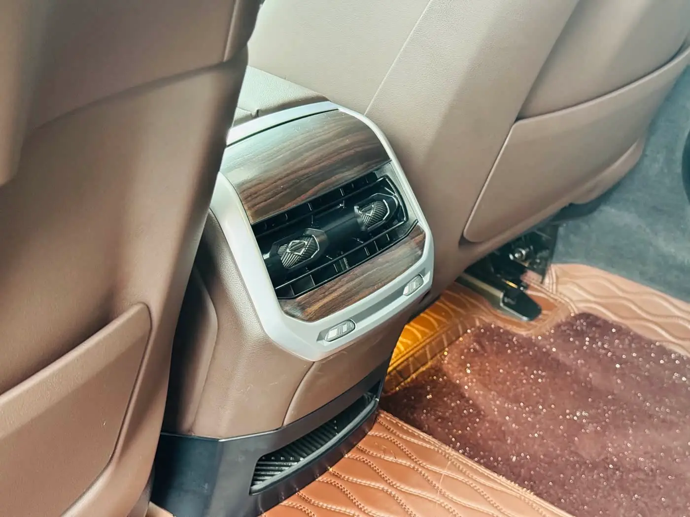 BMW 7 Series 2024 — Photo 16/20