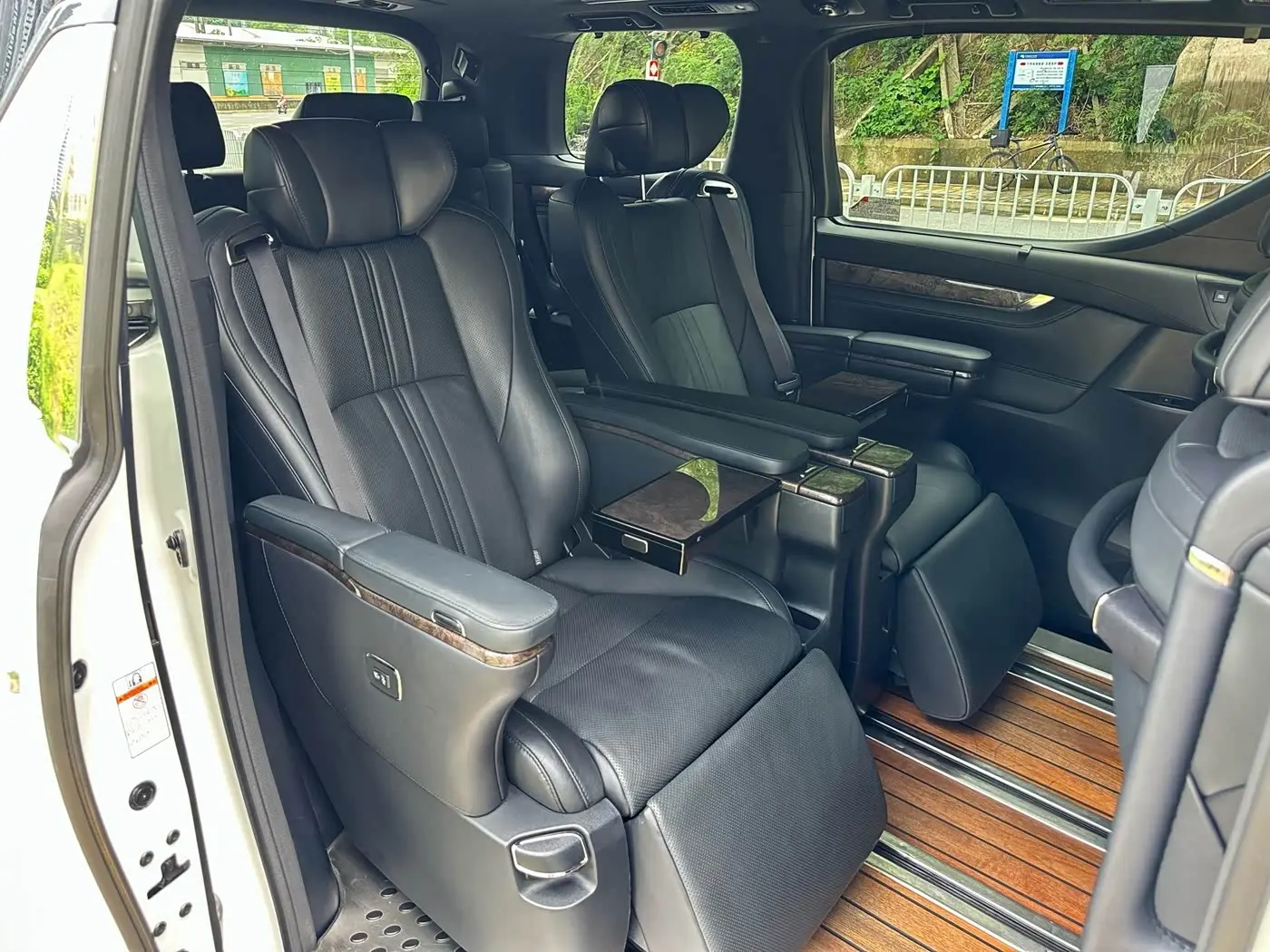 Toyota Alphard 2019 — Photo 16/20