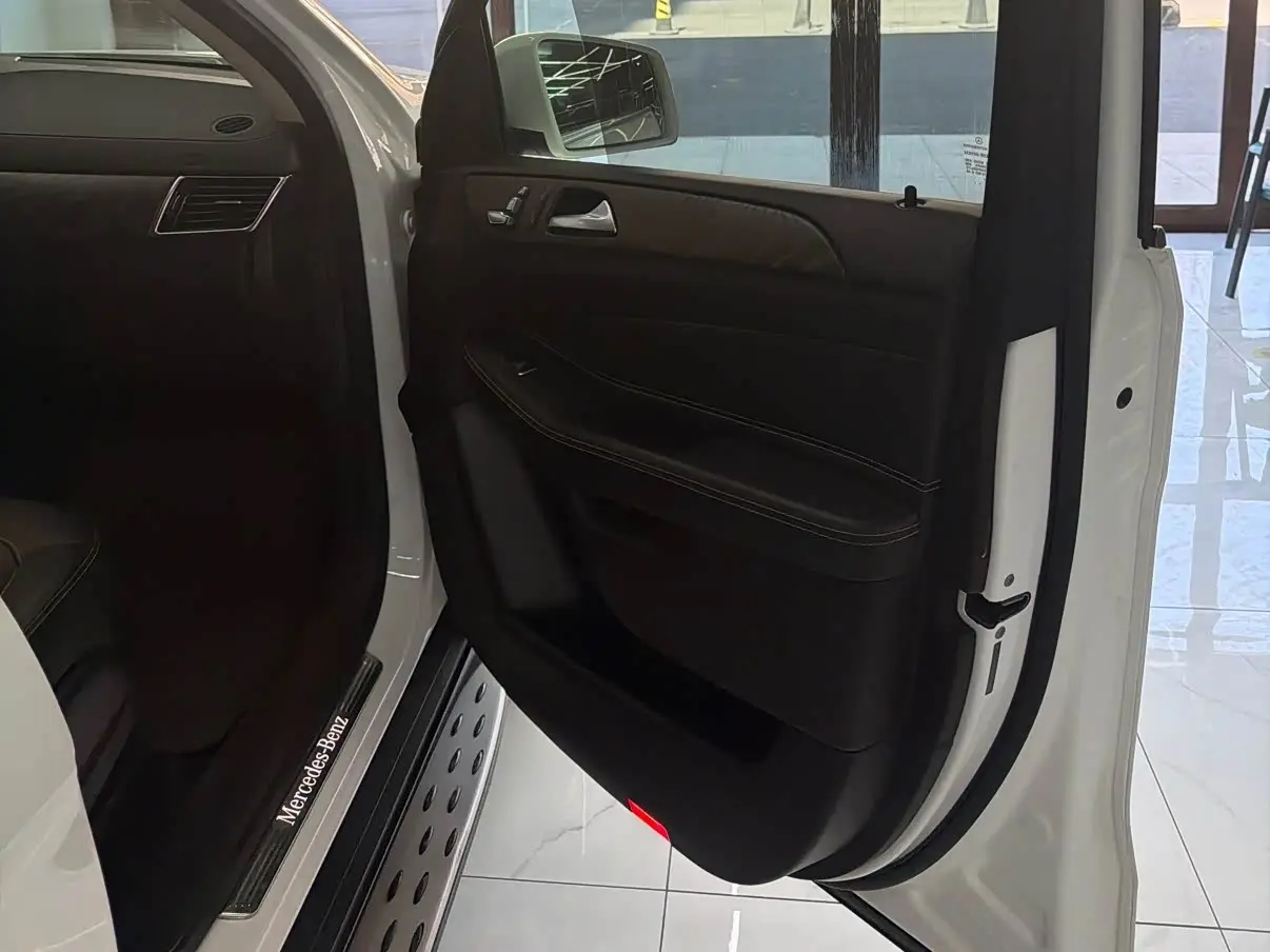 Mercedes-Benz GLE 2017 — Photo 12/16