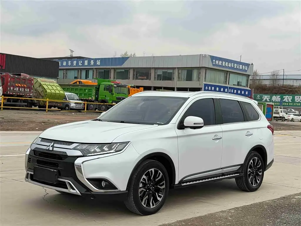 Mitsubishi Outlander, 2021